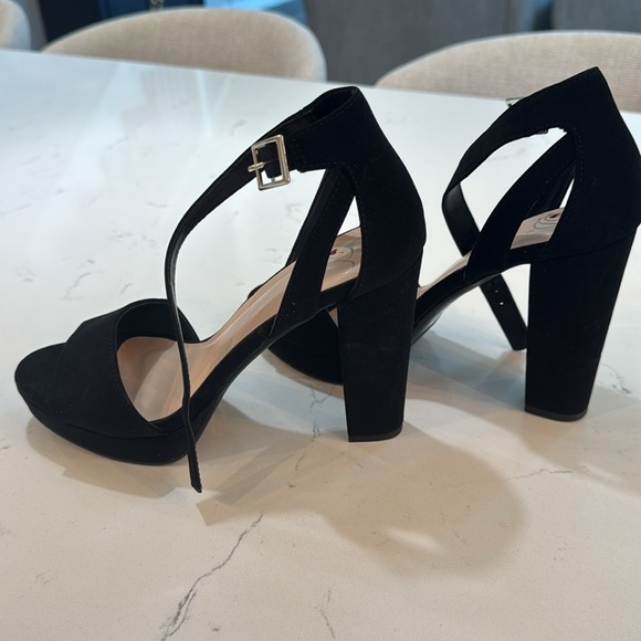 Heart in D suede black heels, angle strap. New w/o tags/box. Women’s size 7.5. - Picture 8 of 8